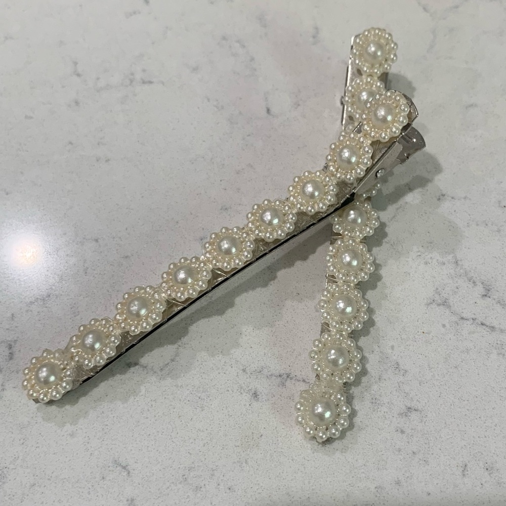 White flower pearl hair clips set of 2